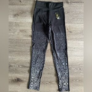 NWT S/M Black White Grey Ombre Abstract Full Length  Leggings